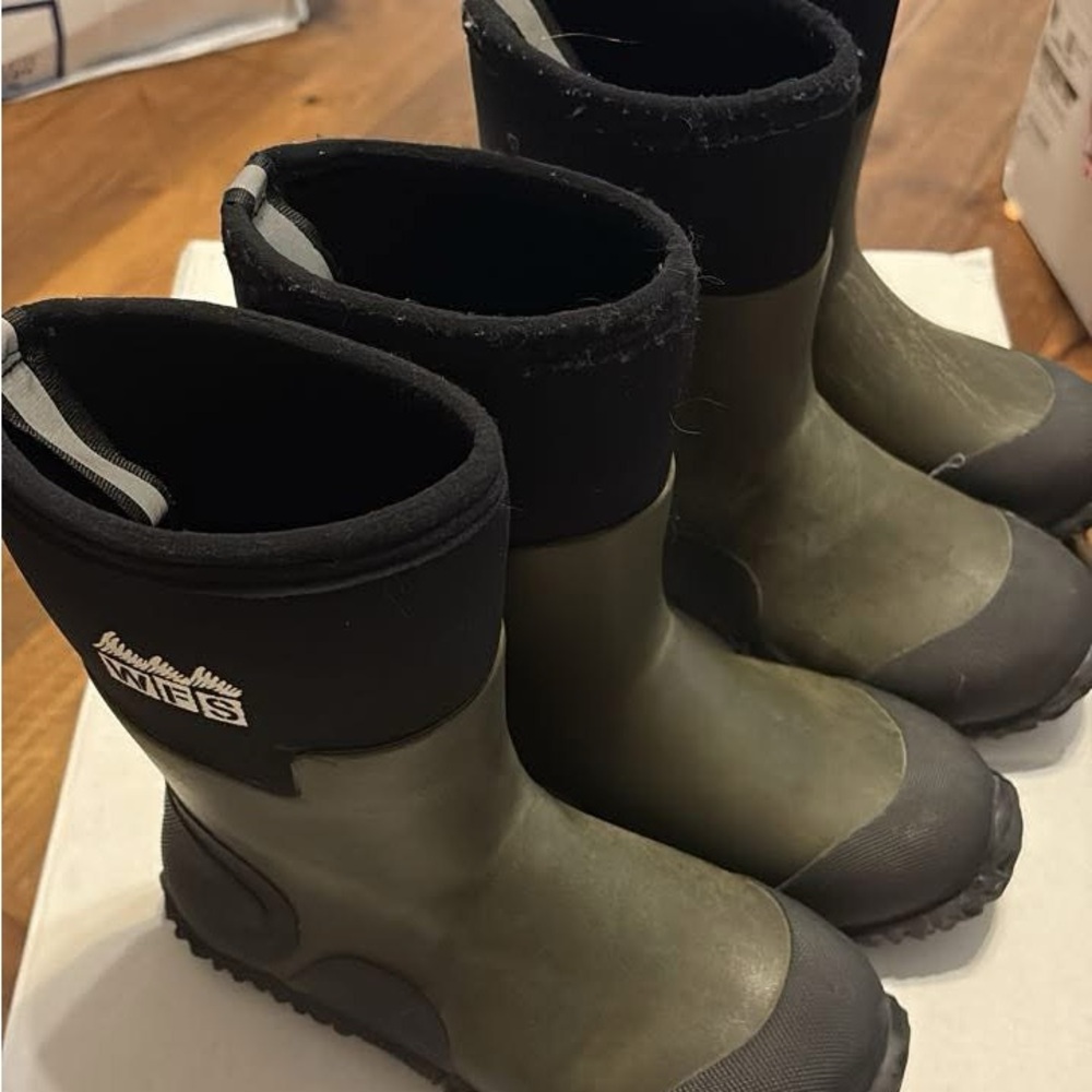 Sturdy Kids Rain Boots - Olive and Black